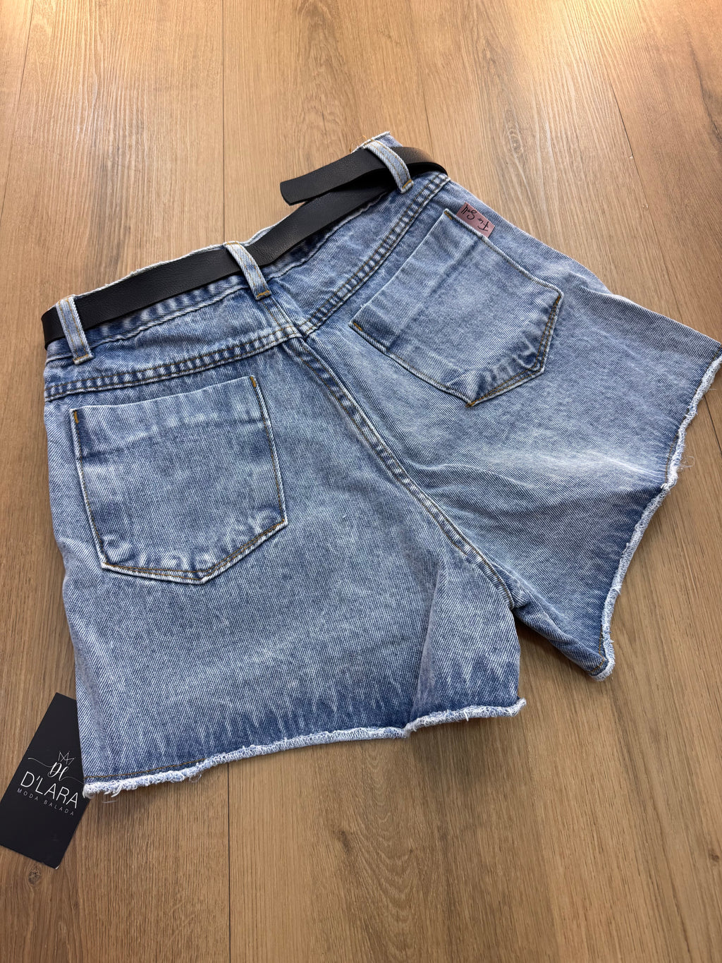 SHORT JEANS ASSIMÉTRICO CINTO