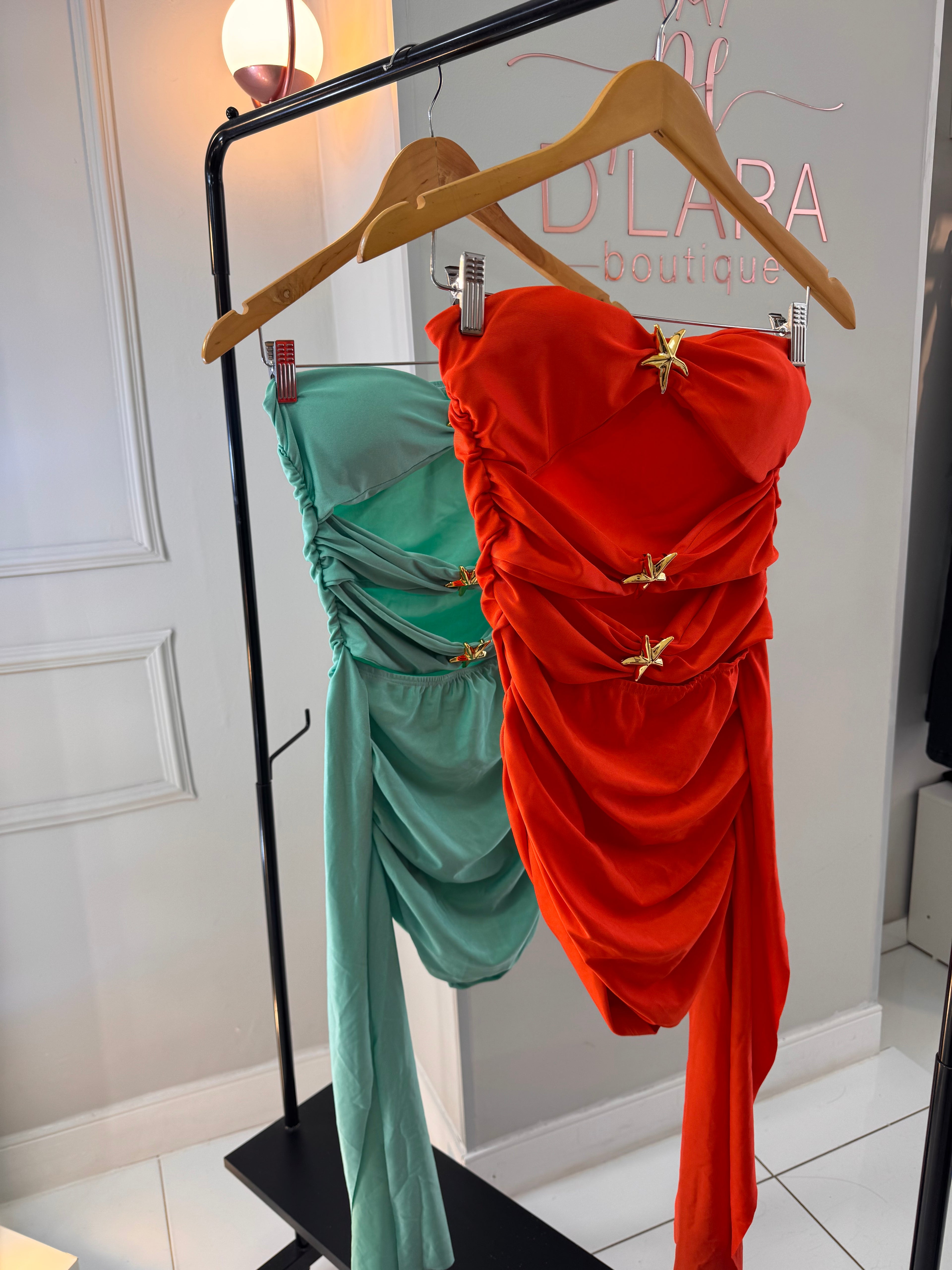 VESTIDO ACETINADO E ESTRELA