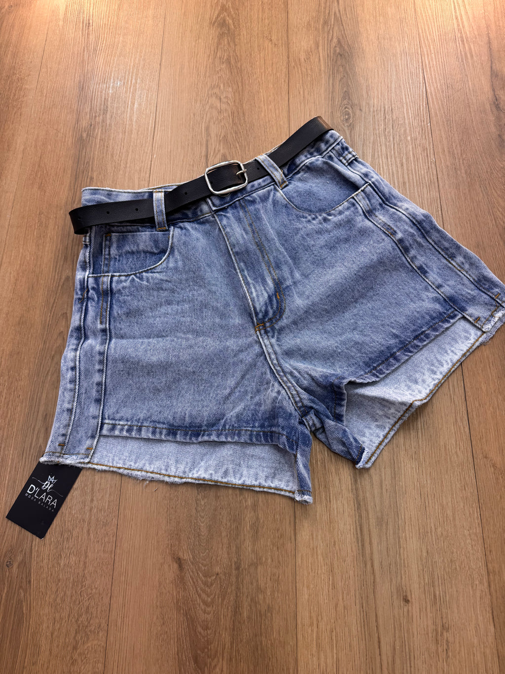 SHORT JEANS ASSIMÉTRICO CINTO